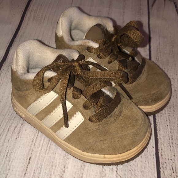 Adidas size 4 shoes - Picture 1 of 4